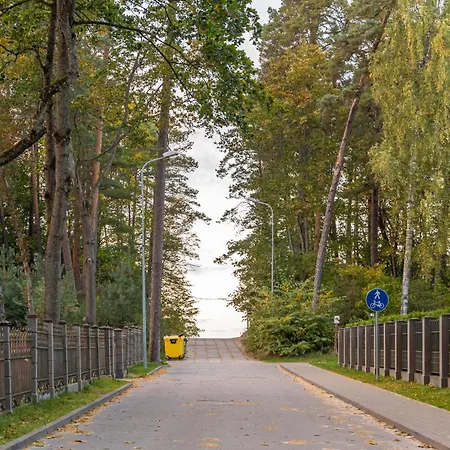 Apartamento Dzintaru Beachside 1br With Courtyard View, Walk To Nature & Sea Jūrkalne